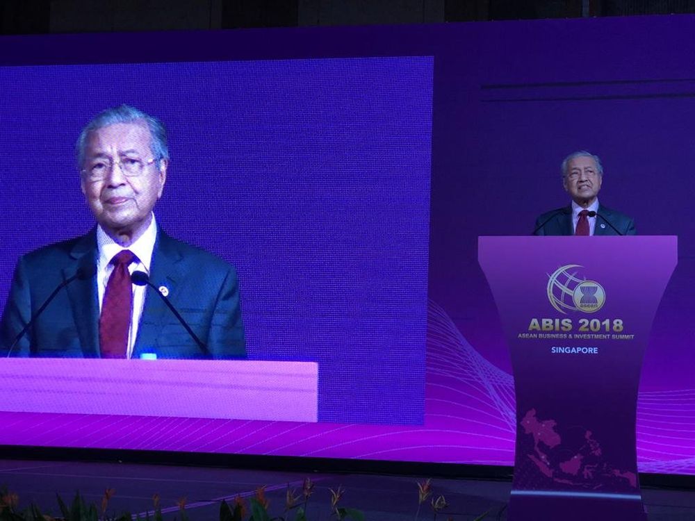 Prime Minister Tun Dr Mahathir Mohamad delivers the keynote address at the Asean Business and Investment Summit at Marina Bay Sands, Singapore, November 13, 2018. u00e2u20acu201d Picture courtesy of Datuk Seri Azmin Ali