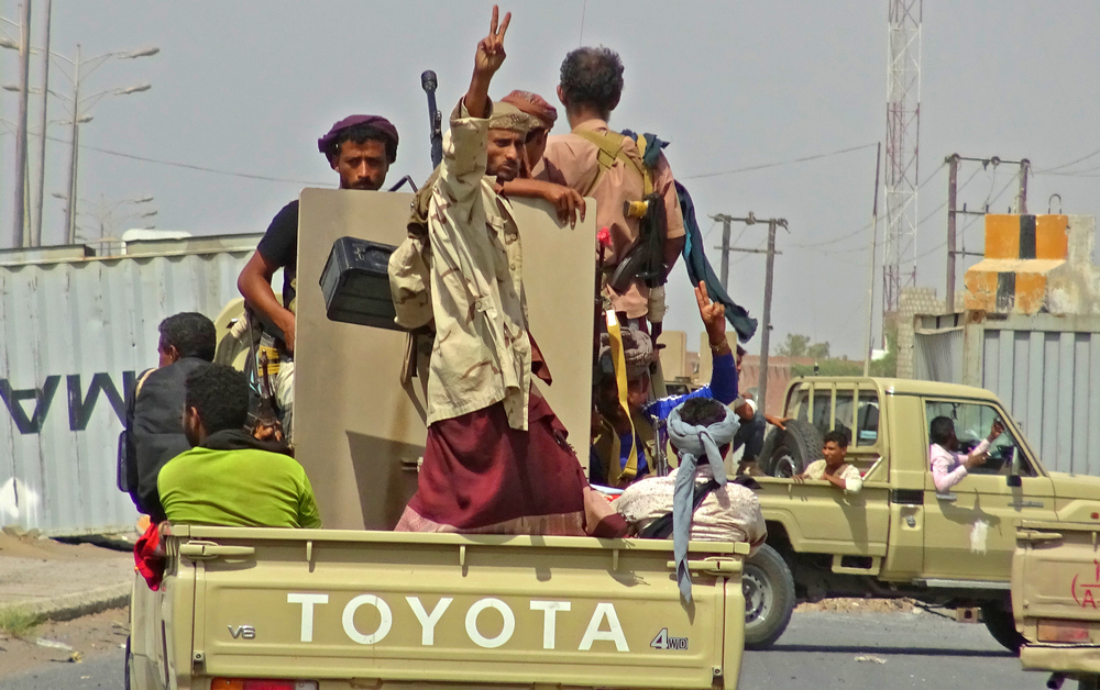 Yemeni pro-government forces gather on the eastern outskirts of Hodeida as they continue to battle for the control of the city from Huthi rebels November 10, 2018. u00e2u20acu201d AFP pic