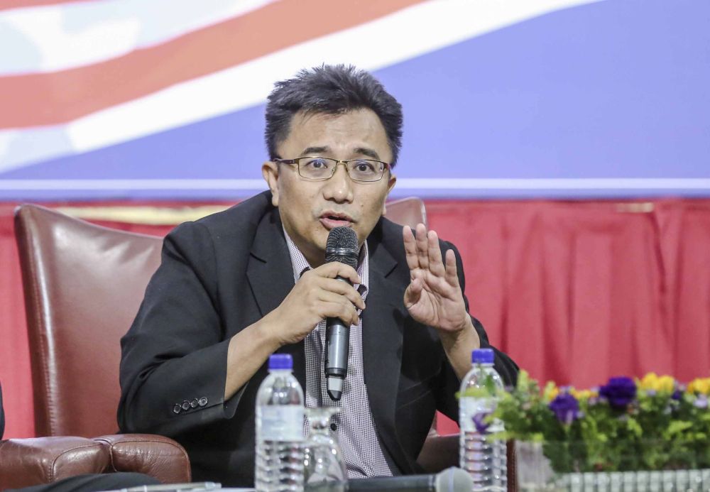 Lawyer Lukman Sheriff Alias speaks during a press conference at the Putra World Trade Centre in Kuala Lumpur November 25, 2018. u00e2u20acu201d Picture by Firdaus Latif