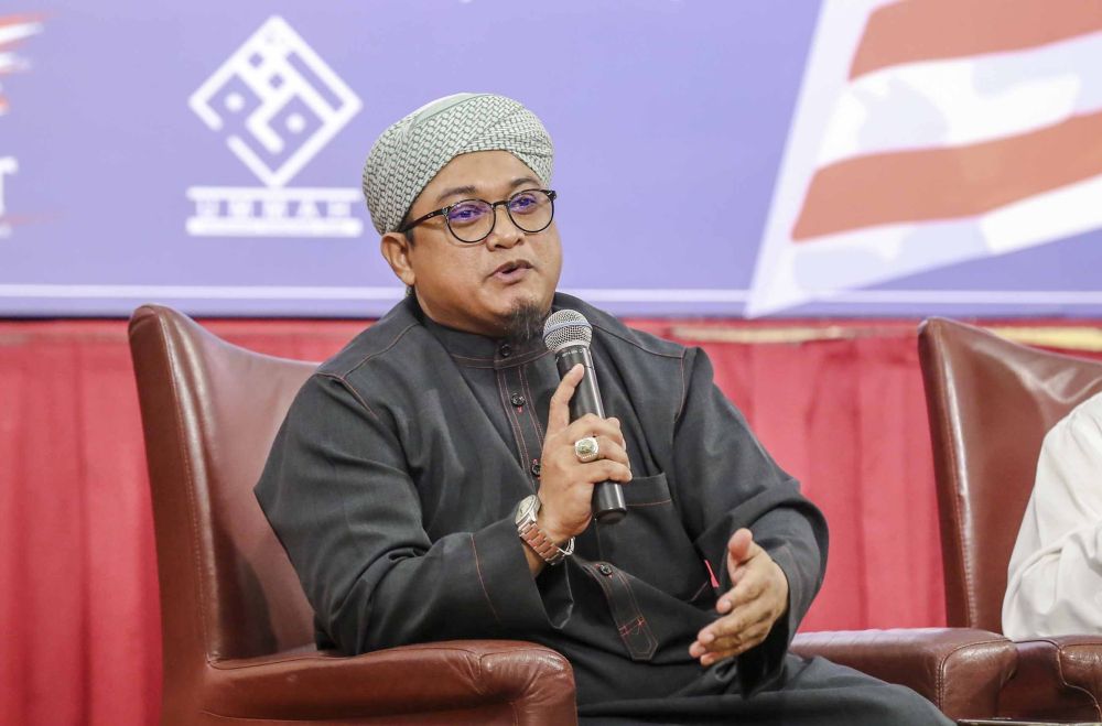 PAS information chief Nasrudin Hassan Tantawi speaks during a press conference at the Putra World Trade Centre in Kuala Lumpur November 25, 2018. u00e2u20acu201d Picture by Firdaus Latif 