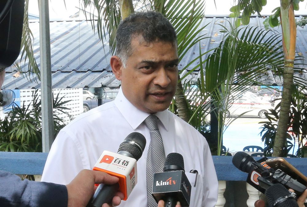 Lawyer KA Ramu speaks to reporters at the Ampang Jaya police headquarters November 22, 2018. u00e2u20acu201d Picture by Razak Ghazali