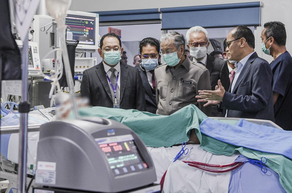 Prime Minister Tun Dr Mahathir Mohamad checks in on fireman Muhammad Adib Mohd Kassim at the National Heart Institute in Kuala Lumpur November 28, 2018. u00e2u20acu201d Picture by Firdaus Latif