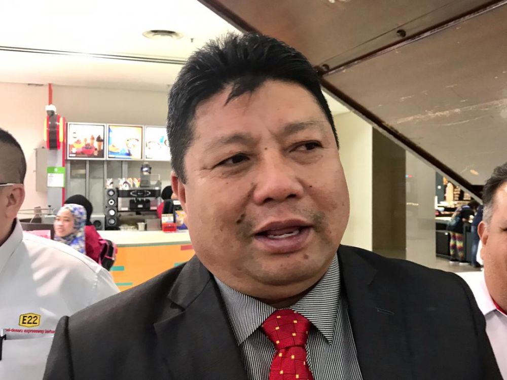 Johor PPBM treasurer Mazlan Bujang said the issue of three former Johor Umno leaders joining Parti Pribumi Bersatu Malaysia does not pose a problem for the state Pakatan Harapan (PH). u00e2u20acu201d Picture by Ben Tan