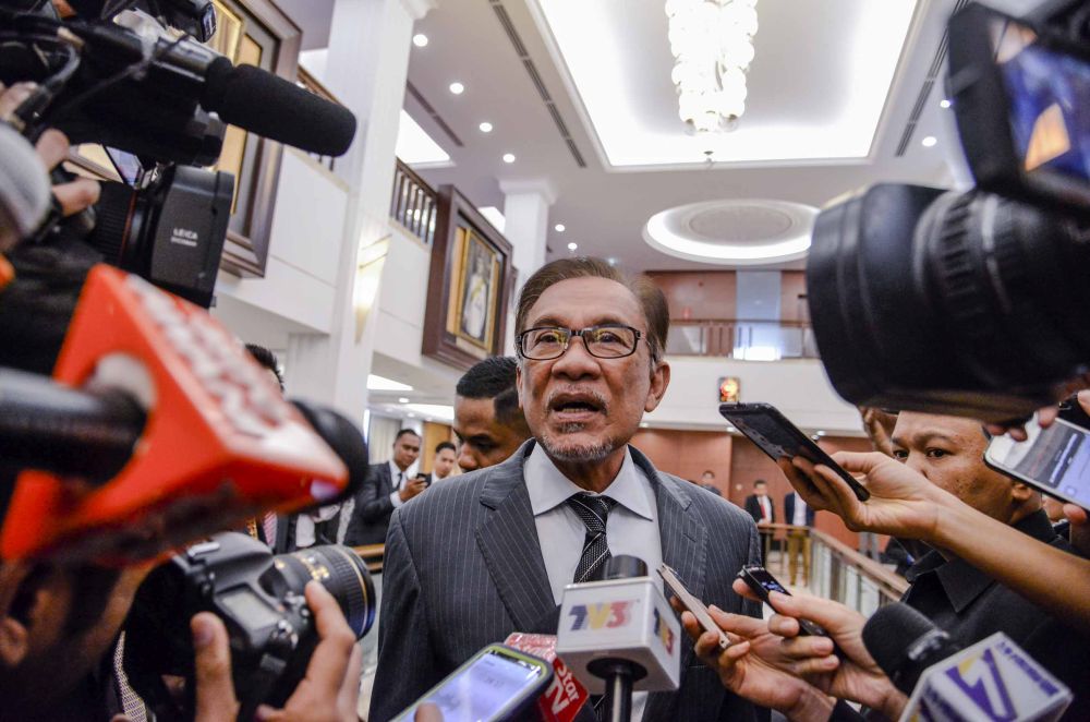 Datuk Seri Anwar Ibrahim speaks to reporters at Parliament in Kuala Lumpur November 13, 2018. u00e2u20acu201d Picture by Firdaus Latif