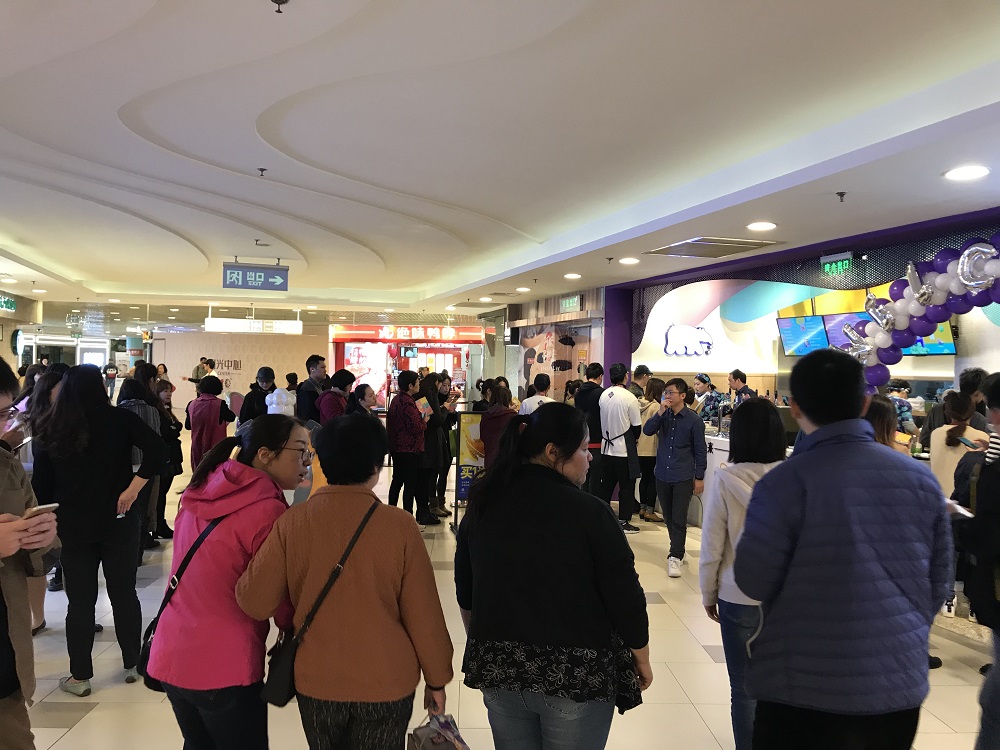 Customers line up to get their drinks at the first Tealive store in Shanghai. u00e2u20acu201d Picture courtesy of Tealive  