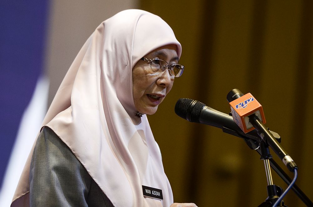 Deputy Prime Minister Datuk Seri Dr Wan Azizah Wan Ismail speaks at the Financial Literacy Symposium in Petaling Jaya November 15, 2018. u00e2u20acu201d Picture by Miera Zulyana
