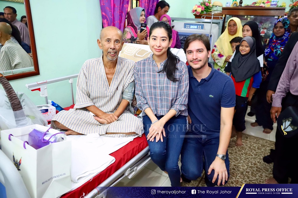 Johor princess Tunku Tun Aminah visited the beloved actor on Monday. u00e2u20acu201d Picture from Facebook/The Royal Johor