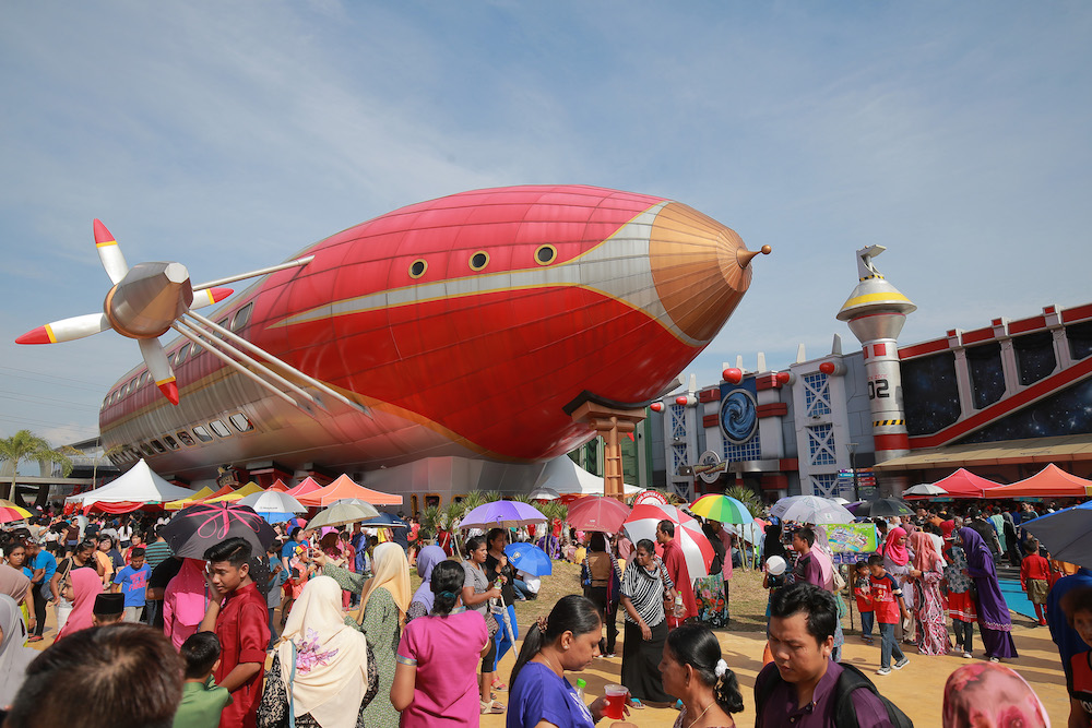 Visitors were furious over the two-day closure and criticised the management and state government in social media. — Picture by Marcus Pheong