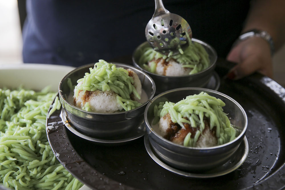 CNNu00e2u20acu2122s ranking of the worldu00e2u20acu2122s top 50 desserts has sparked a heated debate over cendolu00e2u20acu2122s origins. u00e2u20acu201d Picture by Yusof Mat Isa