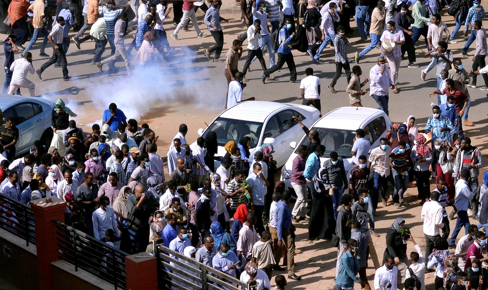 Sudanese demonstrators run from teargas lobbed to disperse them as they march along the street during anti-government protests in Khartoum, Sudan December 25, 2018. u00e2u20acu201d Reuters pic