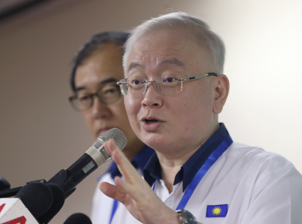 MCA president Datuk Seri Wee Ka Siong speaks to reporters after party delegates passed a resolution to dissolve BN at MCAu00e2u20acu2122s 65th AGM in Kuala Lumpur December 2, 2018. u00e2u20acu201d Picture by Razak Ghazali