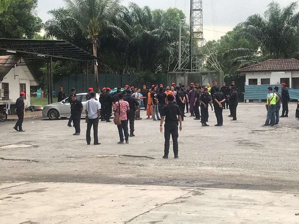 A survey by Bernama saw more than 50 policemen, including from the Federal Reserve Unit (FRU), in the area. u00e2u20acu201d Bernama pic