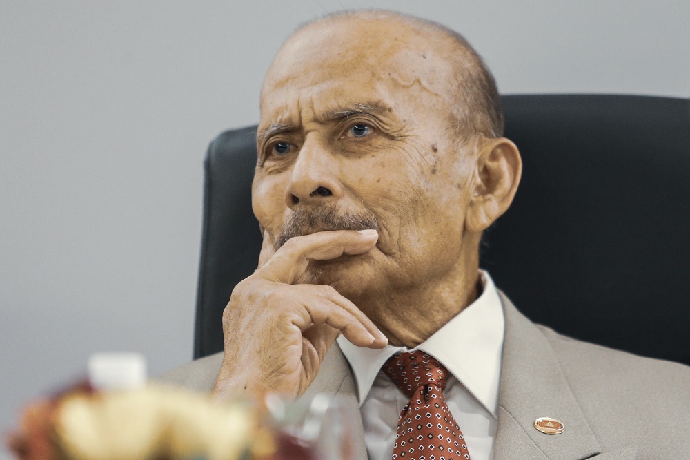 MIM president Tun Mohammed Hanif Omar at a press at Hotel Istana in Kuala Lumpur December 3, 2018. u00e2u20acu201d Picture by Hari Anggara