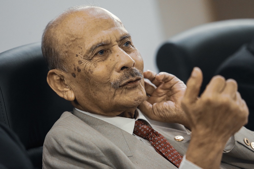 MIM president Tun Mohammed Hanif Omar at a press at Hotel Istana in Kuala Lumpur December 3, 2018. u00e2u20acu201d Picture by Hari Anggara