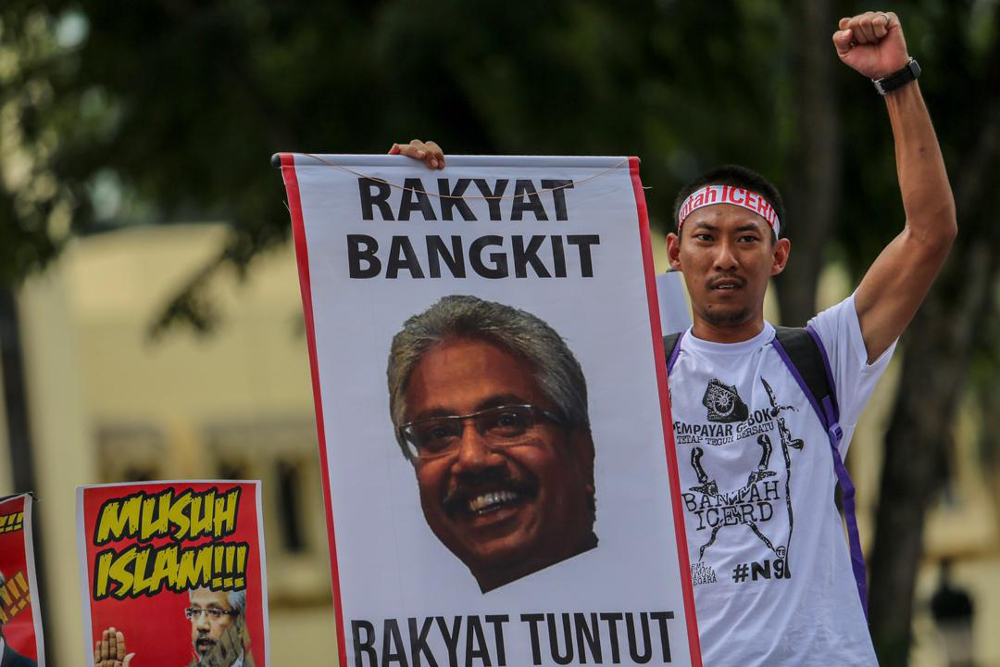 Anti-ICERD demonstrators hold a banner condemning Waytha Moorthy as they march from Masjid Jamek to Dataran Merdeka December 8, 2018. — Picture by Hari Anggara