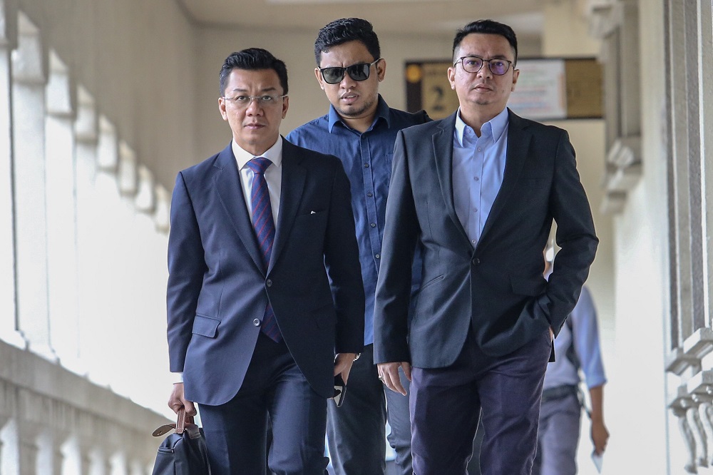 Datuk Rizal Mansor (right) at the Kuala Lumpur Court Complex December 12, 2018. u00e2u20acu201d Hari Anggara 