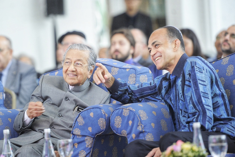 Tun Dr Mahathir Mohamad and Tan Sri Syed Mokhtar Al-Bukhary attend the Islamic Arts Museum Malaysiau00e2u20acu2122s 20th anniversary celebrations in Kuala Lumpur December 14, 2018. u00e2u20acu201d Picture by Shafwan Zaidon