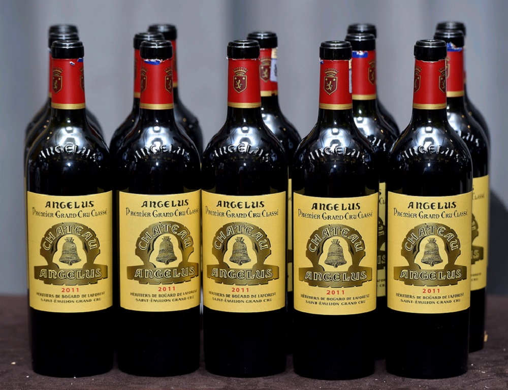 The 2011 Château Angélus Saint-Emilion Premier Grand Cru Classe with its smooth, silky tannins and rich in blueberries and black raspberry fruits was served during the dinner. 