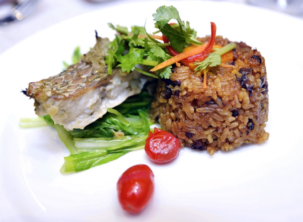 The dinner had a contemporary Chinese slant where oven baked red mullet fish was served with ginger and steamed glutinous rice wrapped in salted egg yolk.
