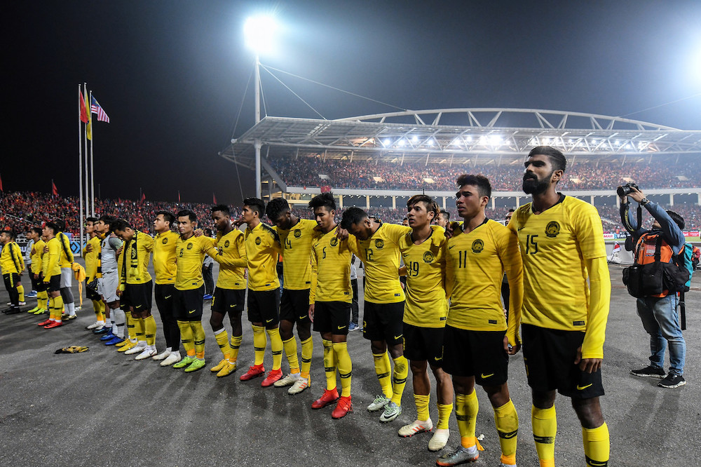 The Harimau Malaya team after their defeat in the AFF Suzuki at the My Dinh National Stadium in Hanoi, December 15, 2018. u00e2u20acu201d Bernama picnn