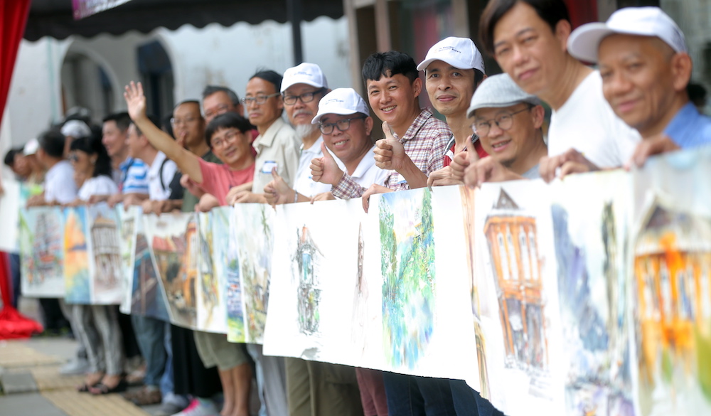 More than 30 artists from China and Malaysia painted a 30m-long scroll portraying the scenery, streets, heritage buildings and people of Perak in Ipoh December 17, 2018. u00e2u20acu201d Picture by Farhan Najib