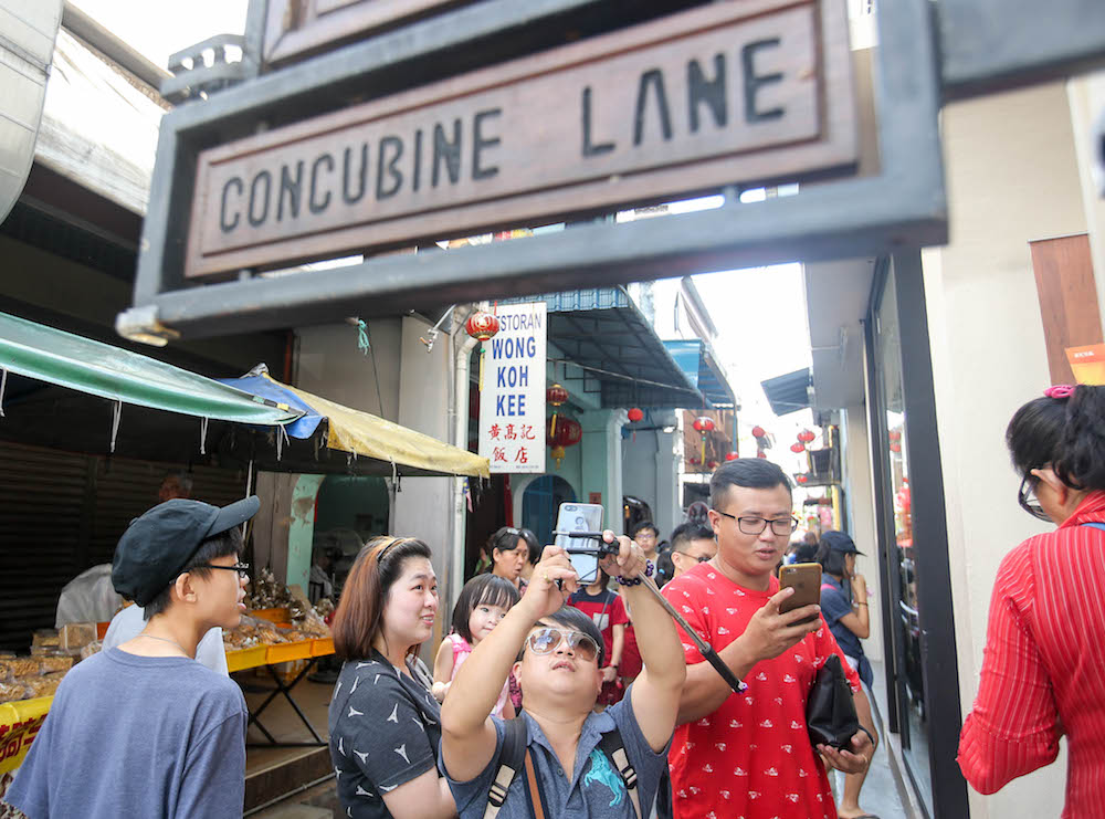 People throng Concubine Lane in Ipoh December 24, 2018. u00e2u20acu201d Picture by Farhan Najib