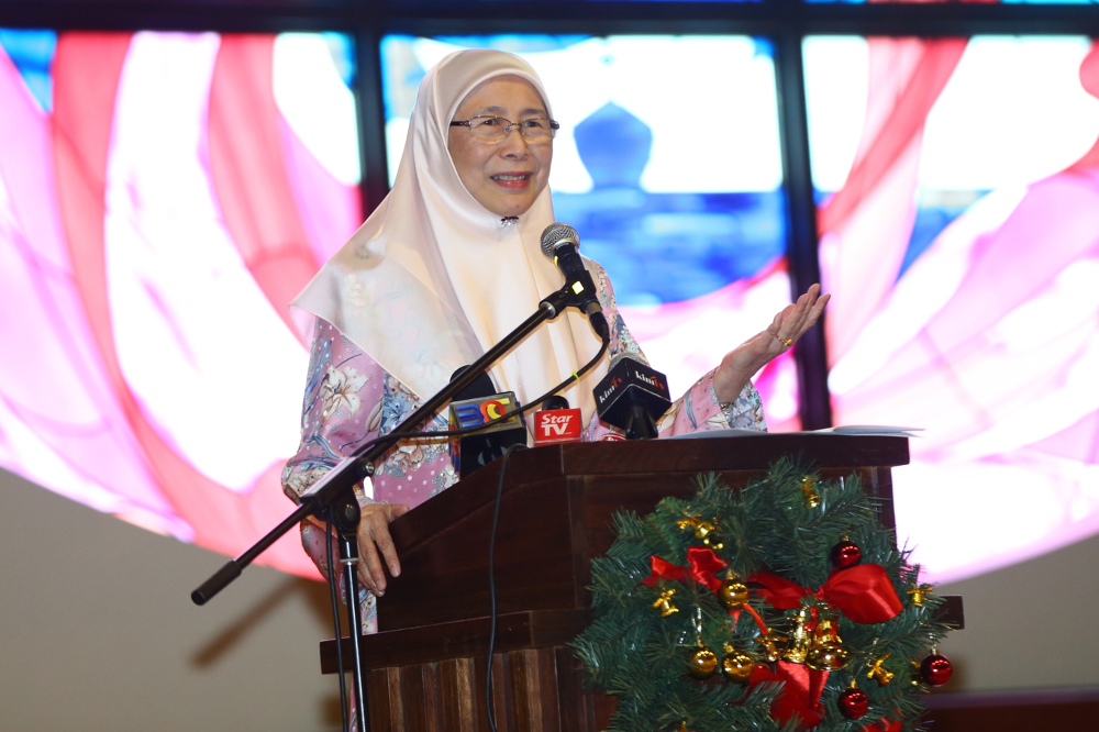 Deputy Prime Minister Datuk Seri Wan Azizah gives a speech during the Christian Federation of Malaysiau00e2u20acu2122s (CFM) annual Christmas Day hi-tea session organised by the Council of Churches Malaysia December 25, 2018. u00e2u20acu201d Picture by Ahmad Zamzahuri 