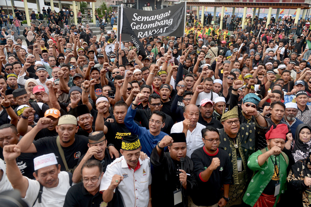 Protestors march on the streets of Klang during the Justice for Adib and fire Waytha Moorthy rally in Klang December 25, 2018. u00e2u20acu201d Picture by Mukhriz Hazim