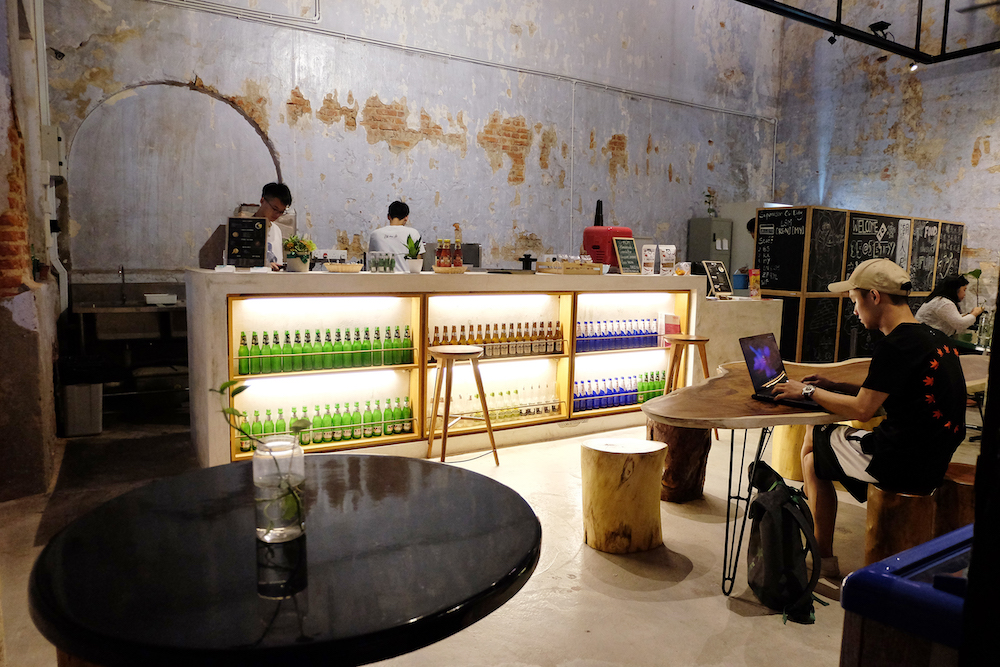 Visitors looking for refreshments and snacks can head to Chill@Jetty. 