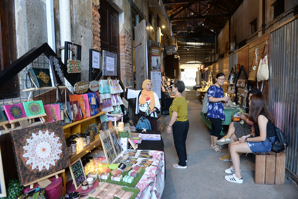 Henna artist Zahidah Noor Ghazalli of ZNG Art and Maiscrub speaks to a customer at her stall. 