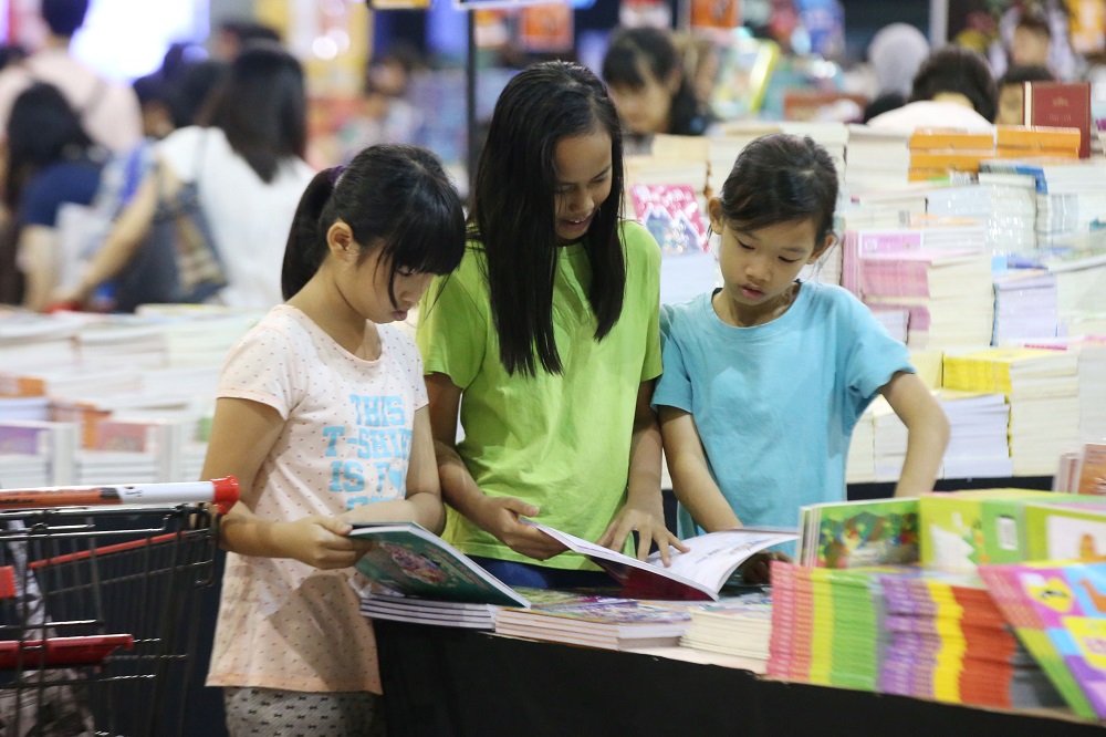 The wide variety of children’s books available at the sale illustrates the Big Bad Wolf’s mission to encourage people of all ages to discover the joys of reading. 