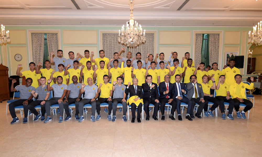 Tun Dr Mahathir Mohamad and the Harimau Malaya team pose for pictures at the Prime Ministeru00e2u20acu2122s Office in Putrajaya December 7, 2018. u00e2u20acu201d Bernama pic