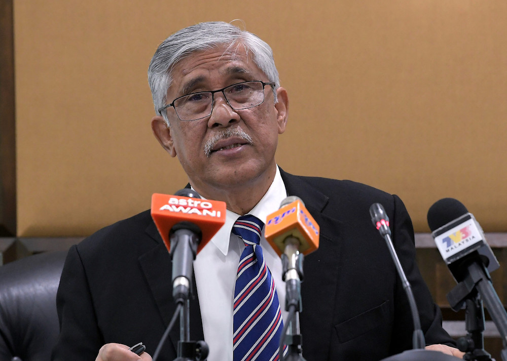 Tan Sri Abu Kassim Mohamed addresses a press briefing for the Report on the Year-End Achievement in the War Against Corruption in Malaysia for June-December 2018 in Putrajaya December 21, 2018. u00e2u20acu201d Bernama pic