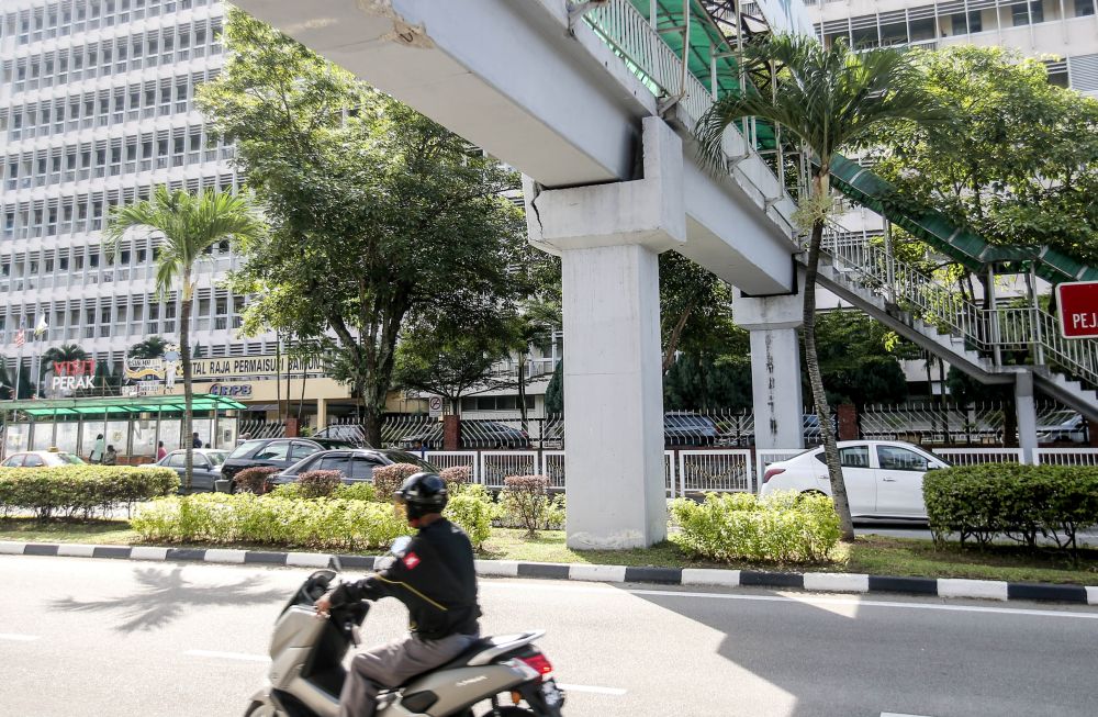 The footbridge in front of Hospital Raja Permaisuri Bainun, Ipoh has been temporarily closed to pedestrians following cracks in its pier support after it was hit by construction machinery December 20, 2018. u00e2u20acu2022 Picture by Farhan Najib