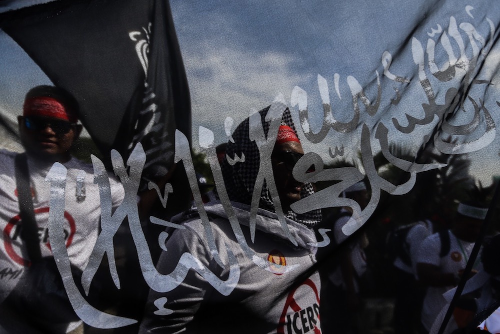 Participants wait at the National Mosque for anti-ICERD thanksgiving rally to start in Kuala Lumpur December 8, 2018. u00e2u20acu201d Picture by Hari Anggara