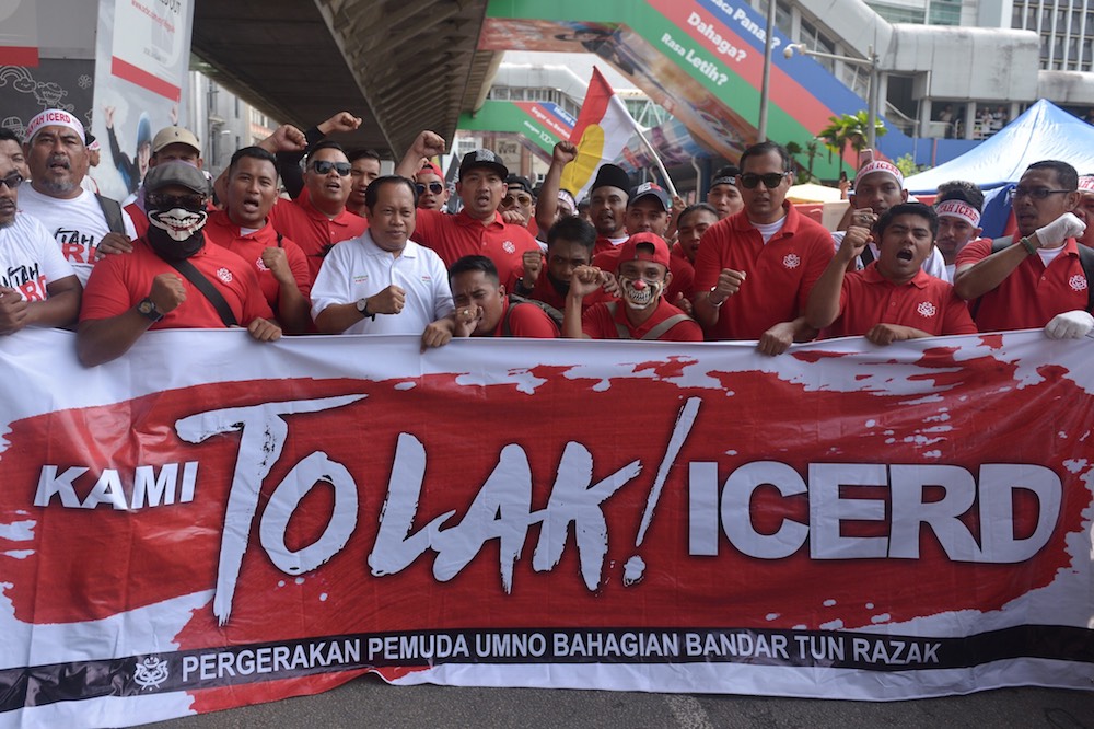 Datuk Ahmad Maslan arrives for the anti-ICERD rally in Kuala Lumpur December 8, 2018. — Picture by Mukhriz Hazim