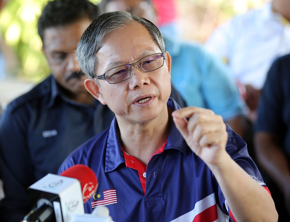 Deputy Health Minister Dr Lee Boon Chye speaks after launching a gotong-royong programme at Kampung Rapat Jaya Tambahan in Ipoh December 26. 2018. u00e2u20acu201d Picture by Farhan Najib