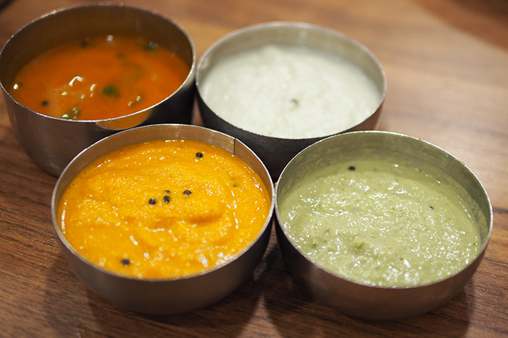 For different items, you will be served an assortment of chutneys like the tomato chutney, white coconut chutney, green chutney and lentil sambar