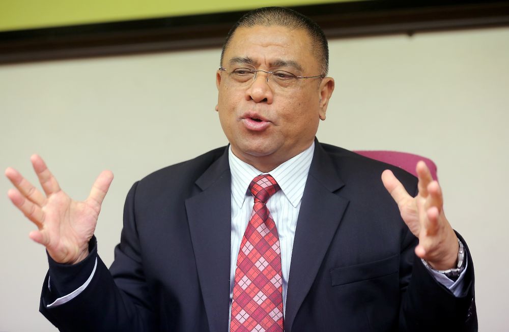 Datuk Saarani Mohamad speaks to reporters at the state assembly in Ipoh December5, 2018. u00e2u20acu2022 Picture by Farhan Najibn