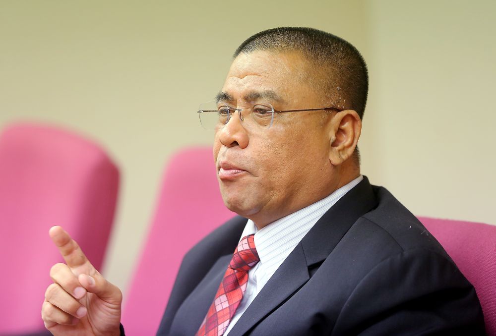 Datuk Saarani Mohamad speaks to reporters at the state assembly in Ipoh December5, 2018. u00e2u20acu2022 Picture by Farhan Najibn