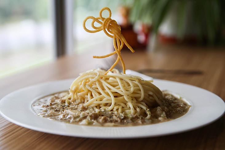 For a hint of creamy taste, look for the Milky Way Spaghetti that is made with organic five grains oat milk and enoki mushrooms
