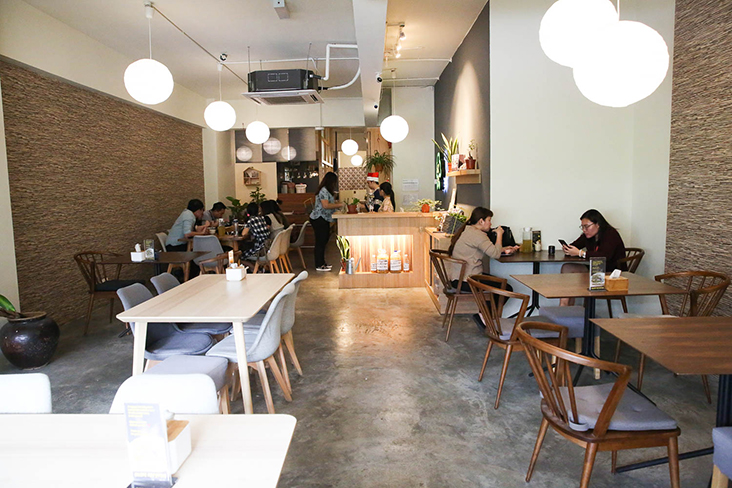 The place located on the second floor of the commercial annexe of an apartment block, has a nice, cosy feeling
