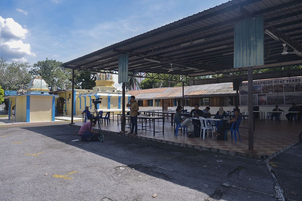 Members of the media on standby at the Sri Maha Mariamman Devasthanam temple in Seafield, Subang Jaya December 18, 2018. u00e2u20acu2022 Picture by Mukhriz Hazim