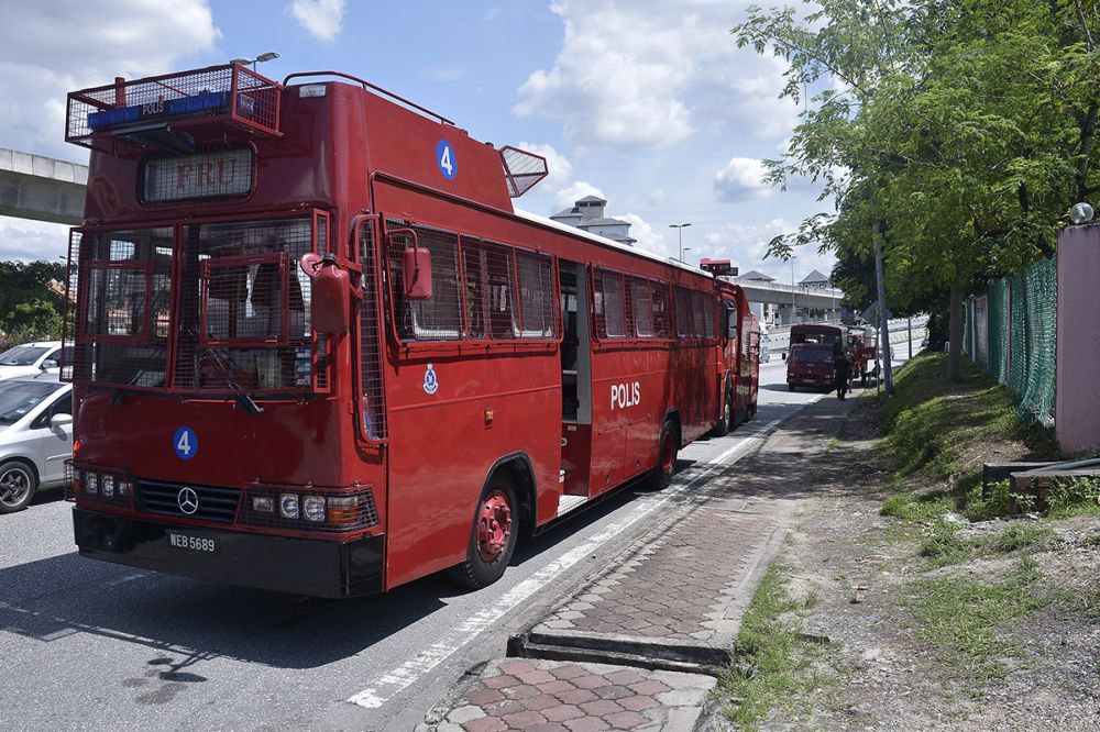 Federal Reserve Unit (FRU) trucks are parked outside the Sri Maha Mariamman Devasthanam temple in Seafield, Subang Jaya December 18, 2018. u00e2u20acu2022 Picture by Mukhriz Hazim
