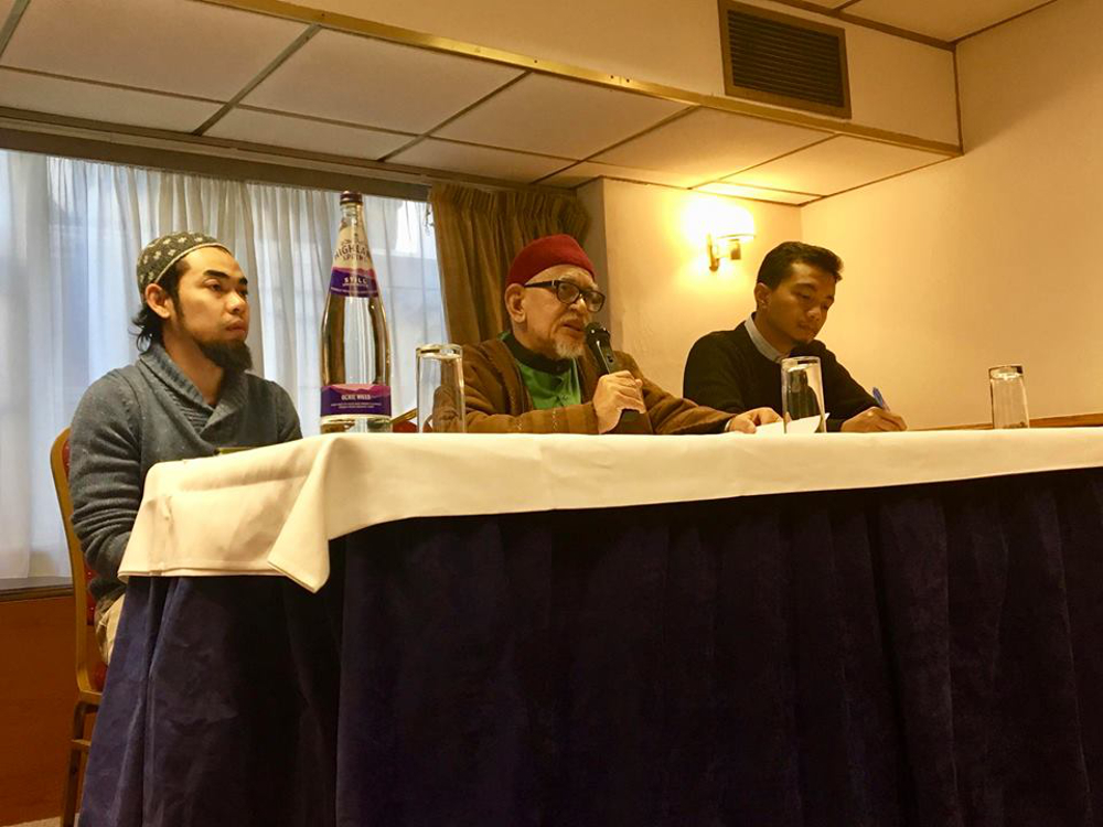 Datuk Seri Abdul Hadi Awang (centre) speaks during a dialogue session in London. u00e2u20acu201d Picture via Facebook/Datuk Seri Abdul Hadi Awang