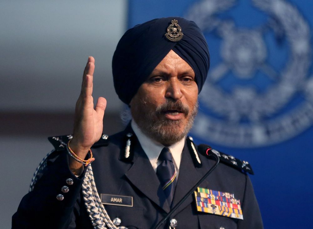Datuk Seri Amar Singh speaks during the handover ceremony in Kuala Lumpur December 5, 2018. u00e2u20acu2022 Picture by Razak Ghazali