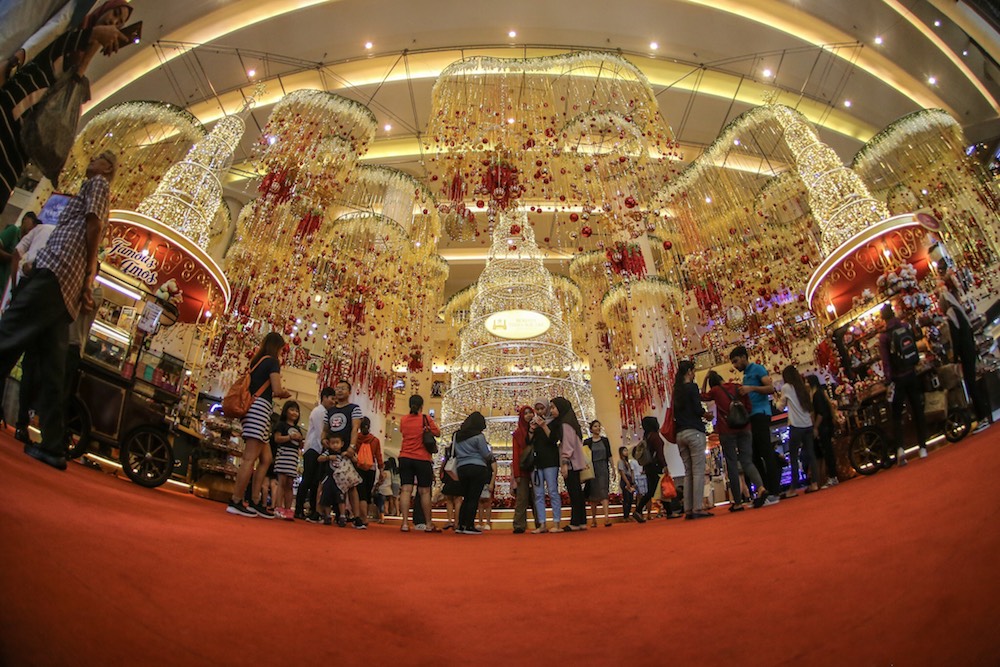 People admire Christmas decorations at Berjaya Times Square in Kuala Lumpur November 25, 2018. u00e2u20acu201d Picture by Hari Anggara