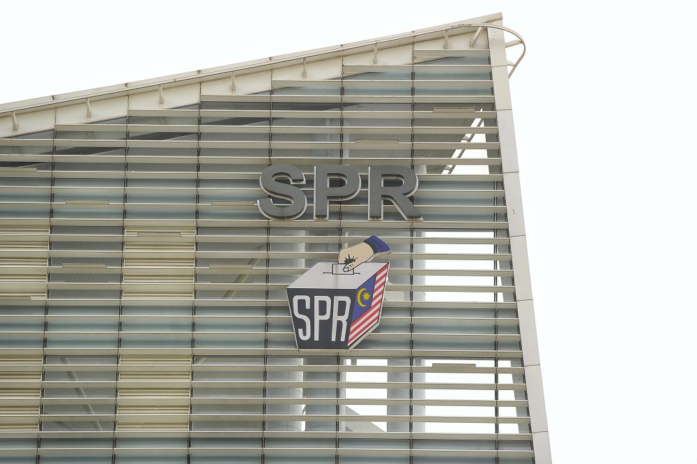 Election Commission headquarters in Putrajaya December 6, 2018. u00e2u20acu201d Picture by Shafwan Zaidon