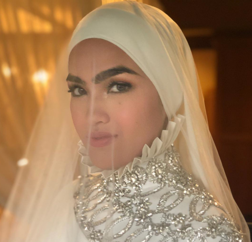 Rizman Ruzaini were also the creative minds behind Elfira’s outfit during her engagement ceremony last year. — Picture from Instagram/rizmanruzaini