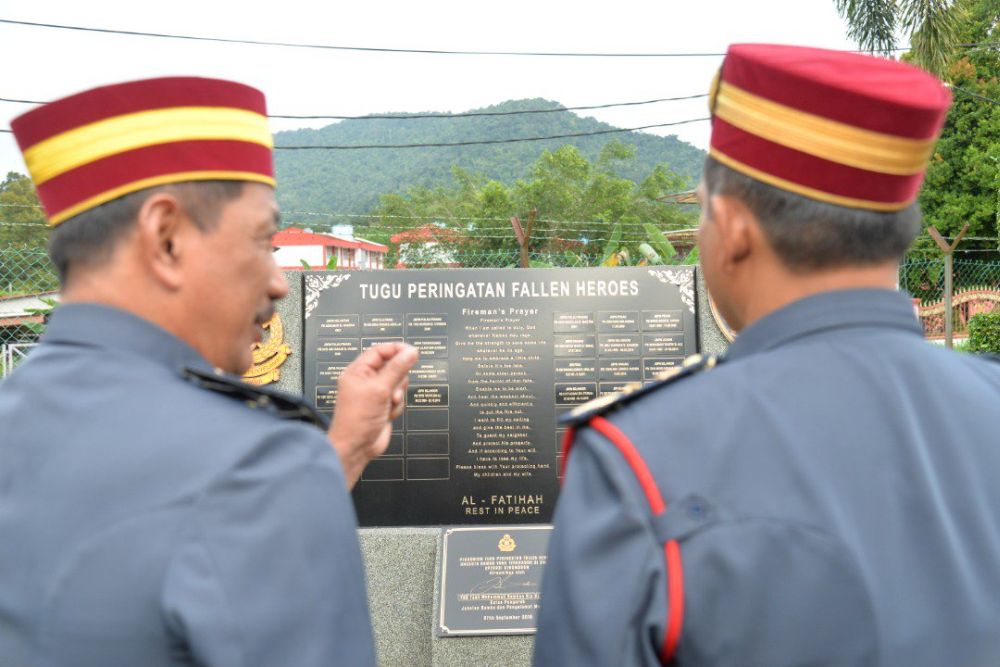The late Muhammad Adib Mohd Kassim was honoured in the Fire and Rescue Department Monument of Fallen Heroes located at the Central Region Fire and Rescue Academy in Kuala Kubu Baru. u00e2u20acu201d Picture via Twitter/bernamadotcomn